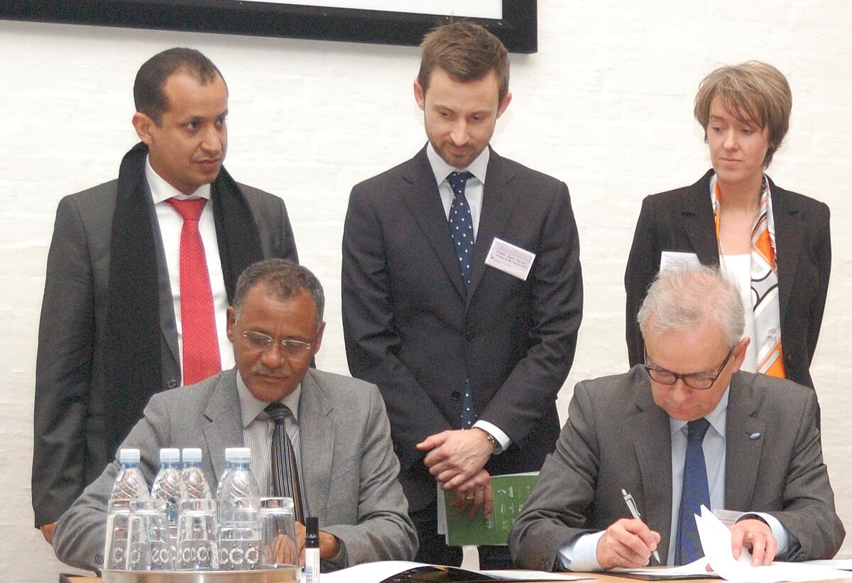 Signing the MoU at the Trilateral Wadden Sea Conference 2014. CWSS.